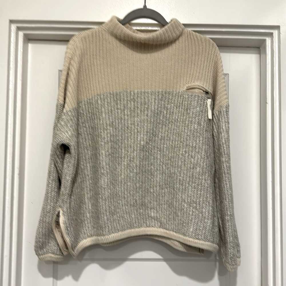 Varley Women’s Sweater Size Medium